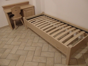 LETTO SINGOLO E SCRIVANIA